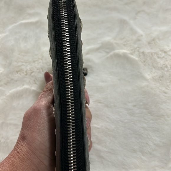 Jimmy Choo Star Studded Black Zip Around - Picture 6 of 12